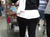 Hijab MILF cutie with a fat juicy booty