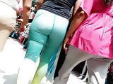 Nena en leggins verdes