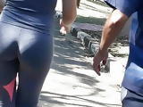 Magrinha com a leg enfiada no cu