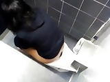 culona cagando casi me descubre su vecina xd WC SPY