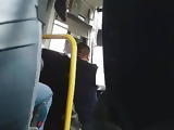 Culo en el bus