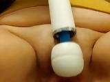 Girlfriend has orgasm with Hitachi Magic Wand