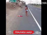Pink Rahul Jaipur - Daring wife stripping nude on highway
