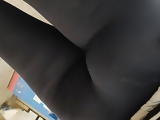 Hot ass milf in tight leggings candid