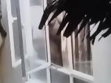 Sri lankan akka cought nude before bath