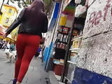 Big ass orange leggins 