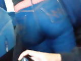 Olhando o bundao gostoso no busao Nice ass in the jeans