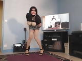 milf bien charger danse les nichons a l air