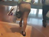 JUST WOW!!!!!!! TEEN SHOWS OFF ASS!!!!